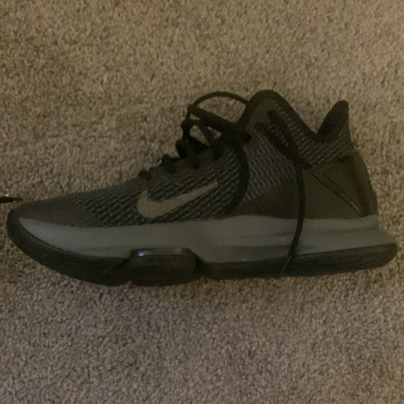 Shoes - Picture 3 of 4